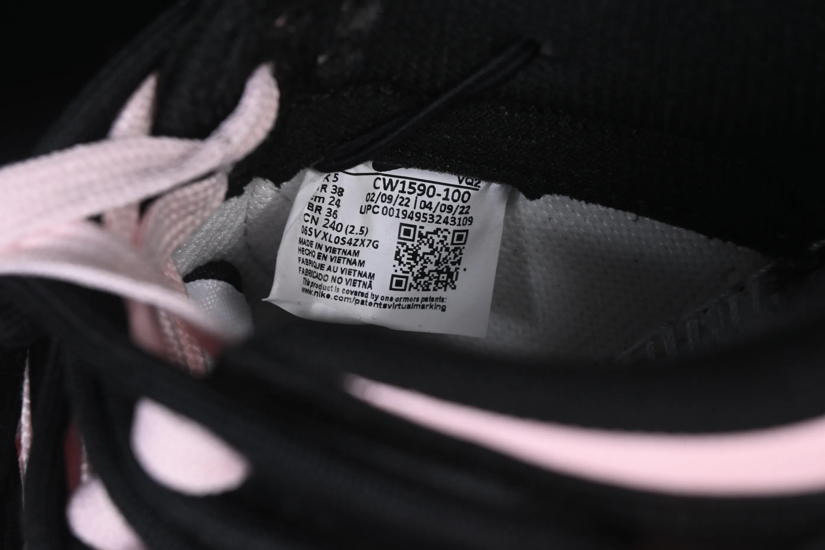 All Categories Nk SB Dunk Series Nk SB Dunk Low Low-top sneakers Nike SB Dunk Low Black Pink Straps Low-top casual sneakers CW1590-100